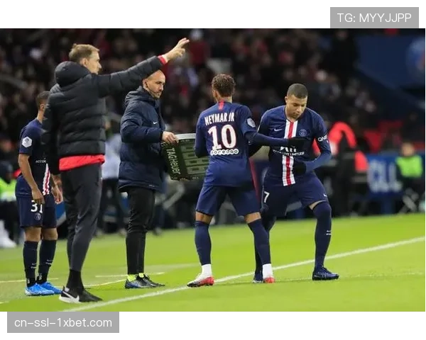 埃奇库姆学习能力获教练组称赞 76人未来核心培养计划推进